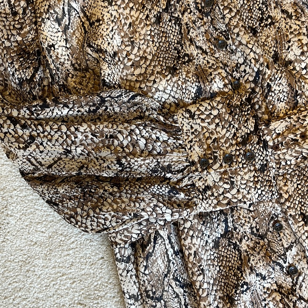 Gibson and latimer snake print dress with belt - Picture 3 of 5